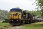 CSX 7882 leads train F728 towards the yard